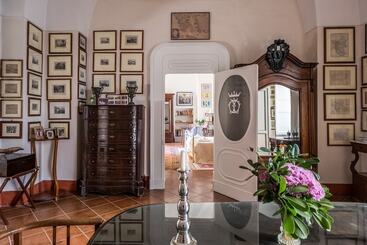 تختخواب و صبحانه Palazzo Bernardini Suites