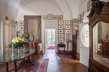 تختخواب و صبحانه Palazzo Bernardini Suites