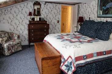 تختخواب و صبحانه The Nutmeg Inn