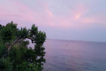 Cliffside Resort