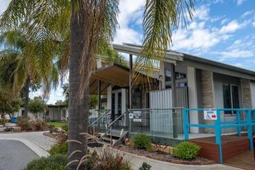 هتل Big4 Perth Midland Tourist Park