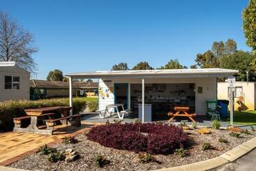 هتل Big4 Perth Midland Tourist Park