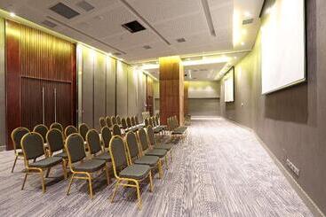 هتل Doubletree By Hilton Santiago Kennedy