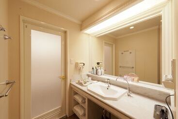 هتل Fine Garden Toyonaka Osaka Interntl Airport - Adults Only