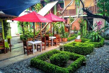 هتل Hostal Capurgana
