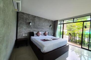 هتل Ibiza Phi Phi