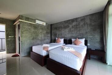 هتل Ibiza Phi Phi