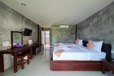 هتل Ibiza Phi Phi