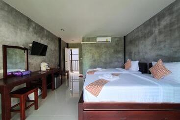 هتل Ibiza Phi Phi