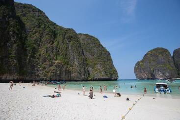 هتل Ibiza Phi Phi