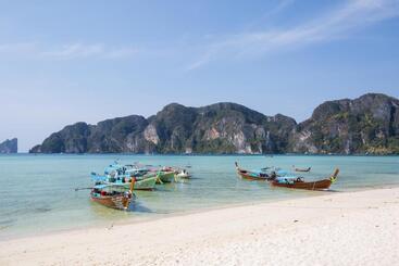 هتل Ibiza Phi Phi