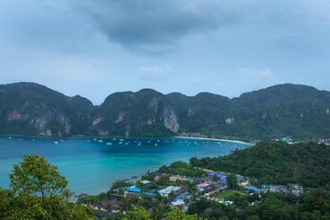 هتل Ibiza Phi Phi
