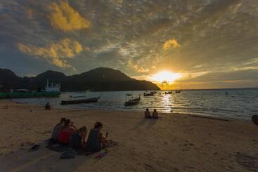 هتل Ibiza Phi Phi