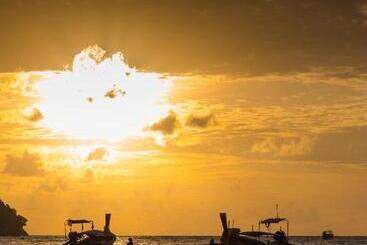 هتل Ibiza Phi Phi