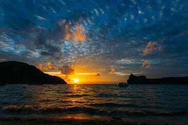 هتل Ibiza Phi Phi