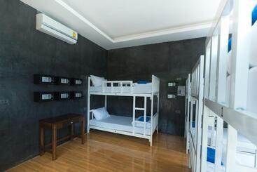 هتل Ibiza Phi Phi