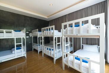 هتل Ibiza Phi Phi