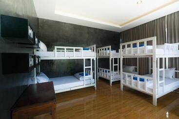 هتل Ibiza Phi Phi