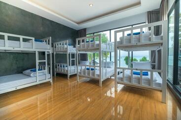 هتل Ibiza Phi Phi