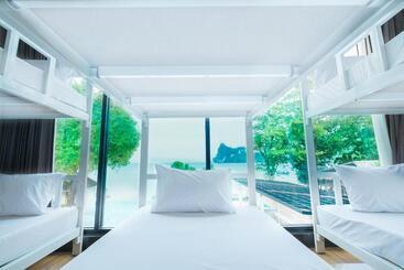 هتل Ibiza Phi Phi