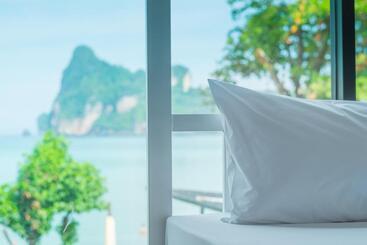 هتل Ibiza Phi Phi