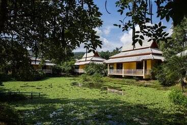 هتل Poonyamantra Resort