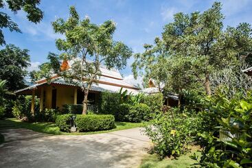 هتل Poonyamantra Resort