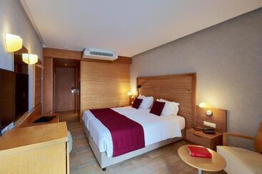 هتل Sirens Beach & Village