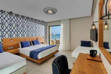 هتل Sirens Beach & Village