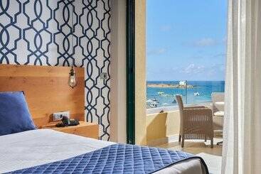 هتل Sirens Beach & Village