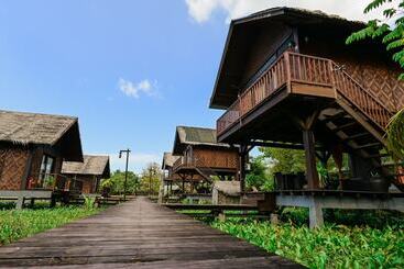 هتل The Gemalai Village