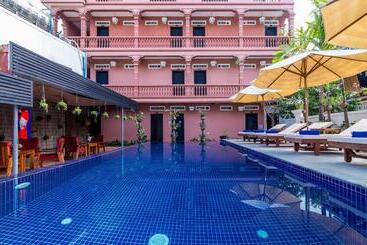هتل The Unique Angkor Villa