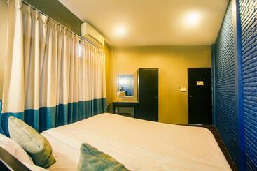 Pak Up Hostel