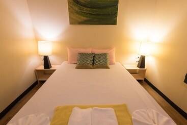 Sincere Guest House & Restaurant   Hostel
