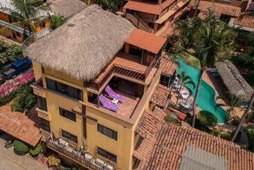 Casamar Suites