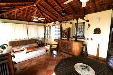 Casamar Suites