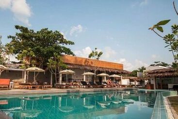 Escape Beach Resort   New Look Renovated