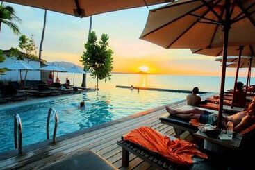 Escape Beach Resort   New Look Renovated