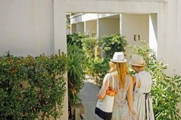 Escape Beach Resort   New Look Renovated