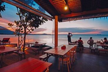 Escape Beach Resort   New Look Renovated