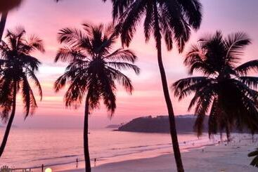 Отель Beach Bay Cottages
