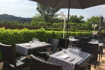 هتل Hôtel La Chêneraie