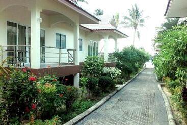 هتل Krisada Beach Resort