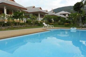 هتل Krisada Beach Resort