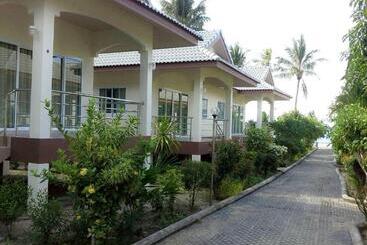 هتل Krisada Beach Resort