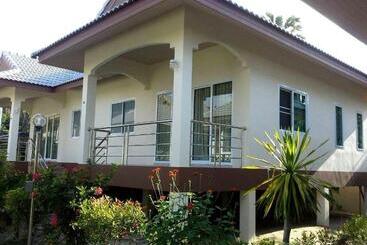 هتل Krisada Beach Resort
