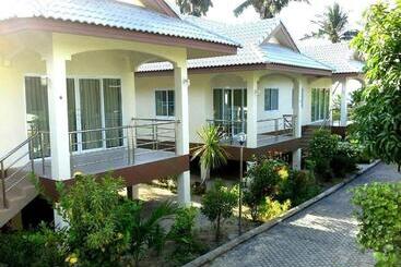 هتل Krisada Beach Resort