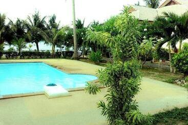 هتل Krisada Beach Resort