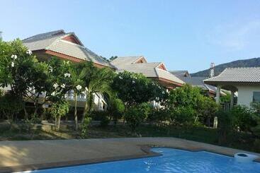 هتل Krisada Beach Resort