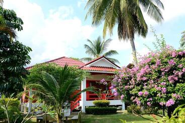 هتل New Sunrise Village Maenam Beach